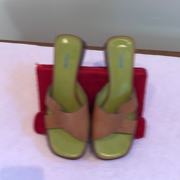 Light brown 1” mule heel - Picture 2 of 4